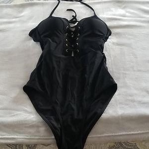Black one piece bathingsuit